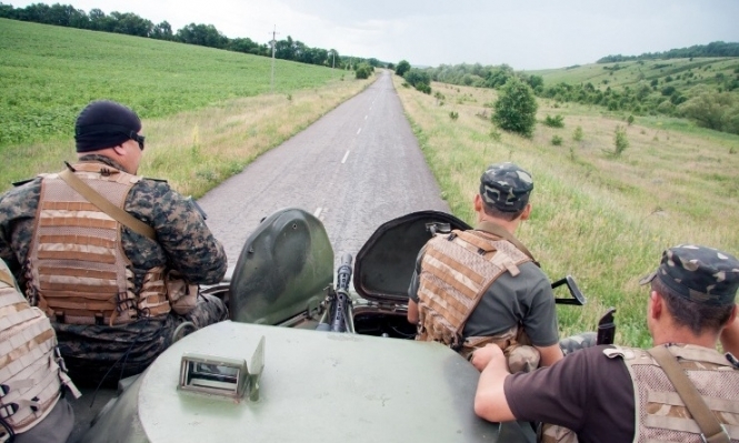 Українські військові мають відеодокази співпраці міліції Донецька із терористами, - відео 