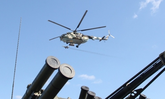Террористы возле Славянска подбили два украинских вертолета: один сгорел