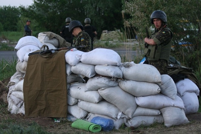 Террористы атаковали блокпост военных на Луганщине