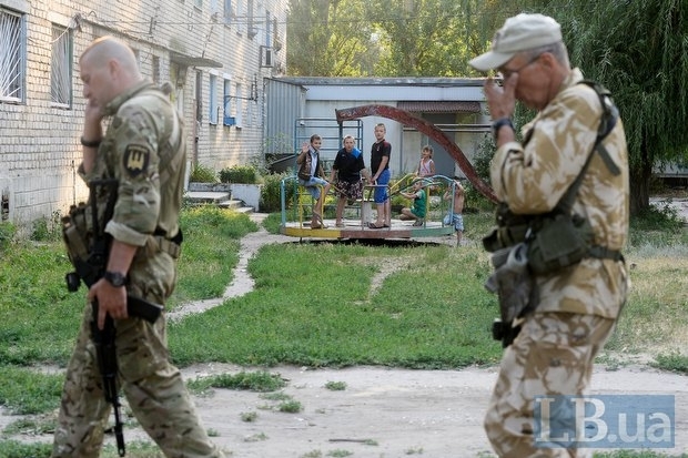 Украинские военные отступают из города Курахово Донецкой области 