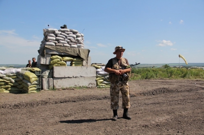 Украинские военные возвели блокпосты на юго-восточных окраинах Луганска