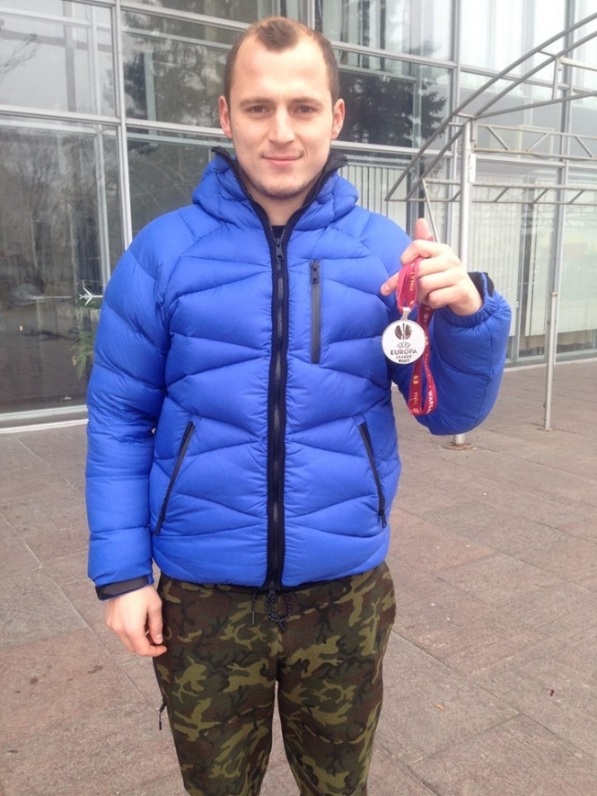 Зозуля продает свою медаль с финала Лиги Европы, чтобы помочь ребятам из АТО