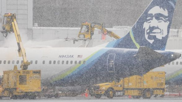 Напередодні Різдва через зимовий шторм у США продовжують скасовувати тисячі рейсів