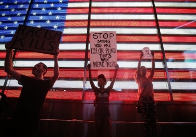 Нью-Йорк: тисячі протестувальників вийшли на Таймс-сквер (відео)