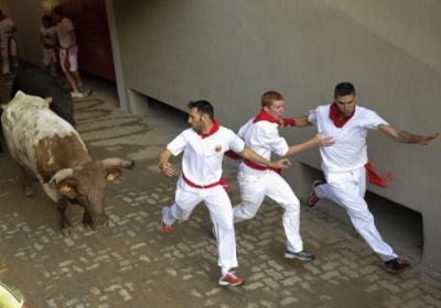 Небезпечний фестиваль: під час забігу биків в Іспанії поранено чотирьох людей