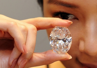 На аукціоні Sotheby's побили світовий рекорд у ціні на білий діамант