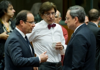 Президент Франції Франсуа Олланд і президент ЄЦБ Маріо Драгі на саміті в Брюсселі. Фото: AFP