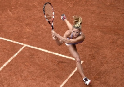 Франція, Париж, 29 травня 2014 року. Італійська тенісистка Каміла Джорджі під час турніру "Ролан Гаррос" змагається з росіянкою Світланою Кузнєцовою. Фото: АFР