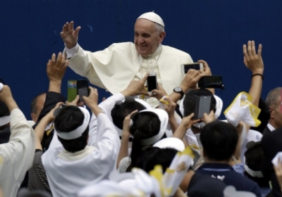 РЕСПУБЛІКА КОРЕЯ, Теджон: Папа Франциск вітає послідовників, 15 серпня 2014. Фото: АFР