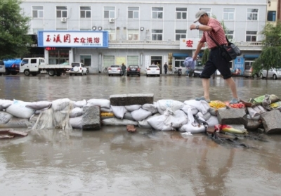 Руйнівний ураган прийшов до Китаю: у затопленій школі заблоковані 1 тис осіб
