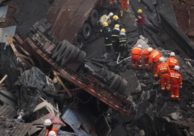 У Китаї вибух вантажівки з петардами зруйнував міст 