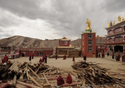 Школа буддистських монахів: смирення і протест