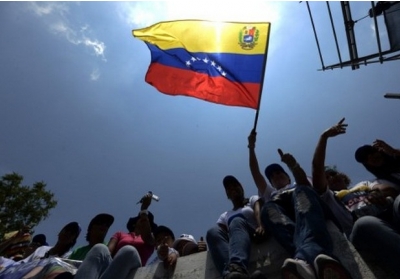 В Венесуэле начались массовые протесты из-за нехватки наличных денег