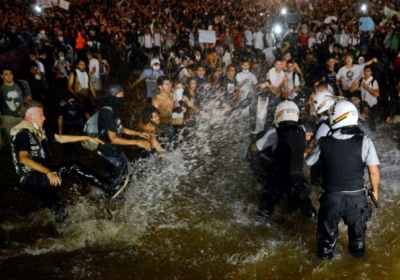У Бразилії знову сутички: поліція розганяла демонстрантів сльозогінним газом