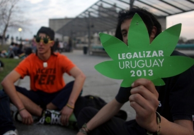 Влада Уругваю повністю легалізувала марихуану