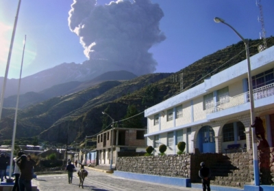 Аномальні снігопади у Перу розбудили вулкан