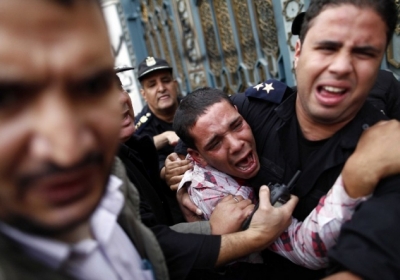 Єгипет, Каїр: сутички між противниками Мохамеда Мурсі та членами Мусульманського братства 5 грудня 2012. Фото: AFP