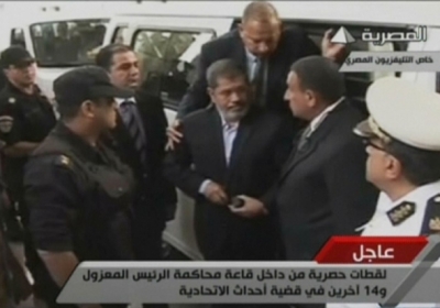 Экс - президент Египта Мурси не признал новую власть и сорвал судебное заседание 