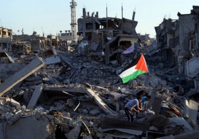 Сектор Гази, Газа, 7 серпня 2014 року. Палестинці розбирають завали зруйнованого під час ракетних ударів будинку. Фото: АFР
