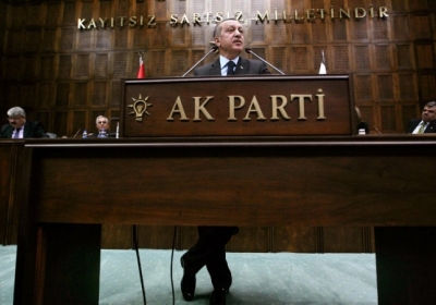 Прем'єр Туреччини не піде у відставку і скликає власні демонстрації