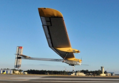 Літак на сонячних батареях подолав понад 1,5 тисячі кілометрів