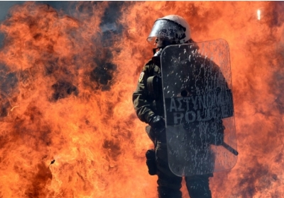 У Греції поліція розігнала страйкарів сльозогінним газом