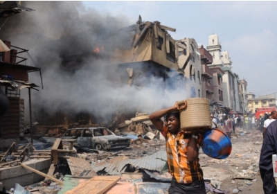 Нігерія, Лагос: пожежа після вибуху в Лагосі 26 грудня 2012. Фото: AFP