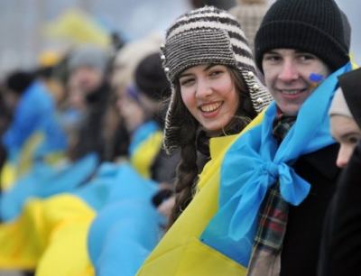 У Києві святкують День Соборності: на мосту Патона 
