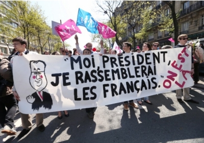Французи закликали владу не дозволяти геям всиновлювати дітей