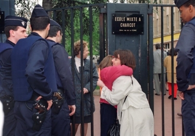 У Парижі чоловік застрелився у дитячому садочку