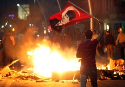 Губернатор Стамбула зізнався, що хотів би бути одним з протестувальників