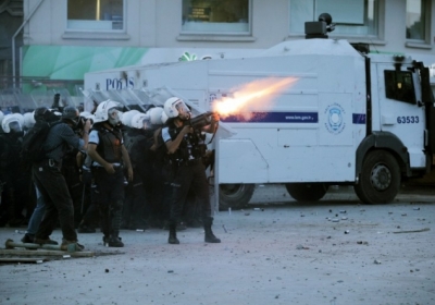 Влада Туреччини погрожує протестувальникам армією