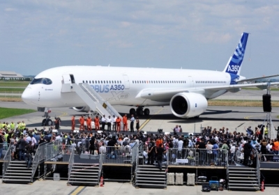 Airbus та Boeing влаштували змагання на авіасалоні у Франції