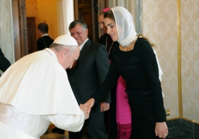 Папа Римський Франциск з королевою Йорданії. Фото: AFP