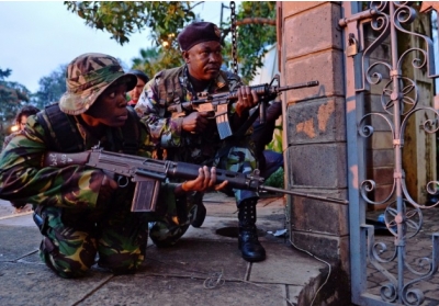Військові Кенії штурмують торговий центр, де бойовики утримують заручників