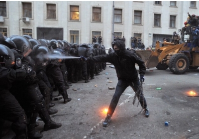 Радикальний сценарій розвитку подій на Майдані вигідний спецслужбам інших країн, - політолог