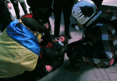 В течение суток на Грушевского пострадали около 1400 активистов, медслужба Майдана