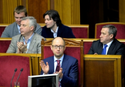 Двоє з трьох українців вважають Яценюка законним прем’єром