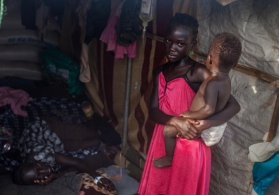 Південний Судан, Джуба, 2 липня 2014 року. Місія ООН у Південному Судані почала переміщати біженців до тимчасового табору біля столиці. Держава Південний Судан існує майже три роки. У грудні минулого року політична криза у країні переросла у збройний конфлікт між різними етнічними групами. Фото: AFP