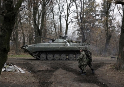 Террористы начали наступление на Луганщине при поддержке танков, - штаб АТО