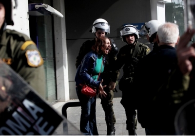 Греческая полиция взяла штурмом здание государственного телеканала