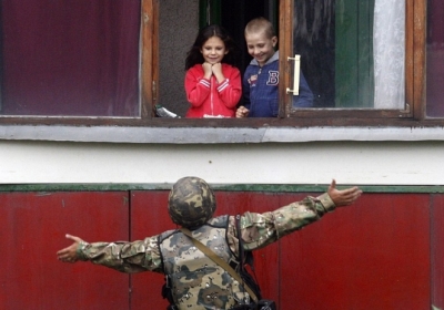 Милиция Донетчины просит боевиков прекратить обстрелы Марьинки и Красногоровки, чтобы вывезти оттуда детей