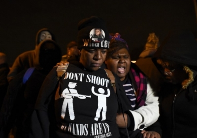 Столкновения в Фергюсоне: из-за оправдания полицейского, который застрелил чернокожего подростка