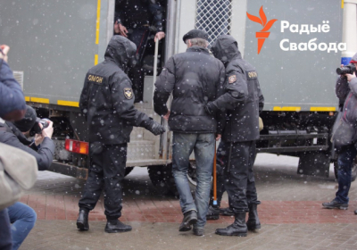 В Білорусі ОМОН затримав членів правозахисного центру 