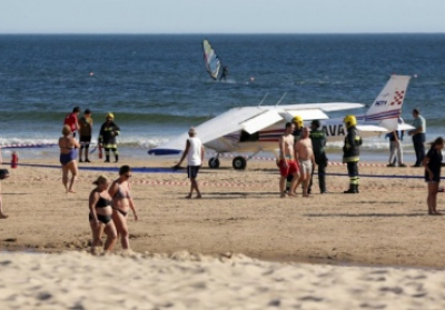 В Португалии на пляже из-за аварийной посадки самолета погибли два человека