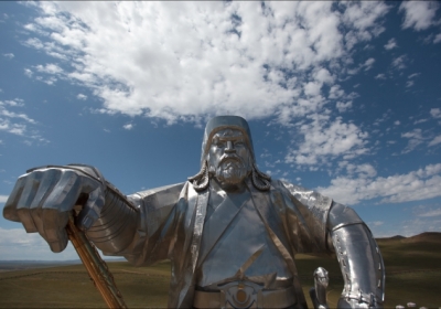 Велетенський Чингісхан посеред монгольського степу (фото)