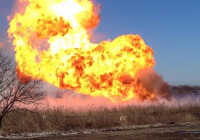 Через артобстріл бойовиків на Донбасі загорівся газопровід, - оновлено
