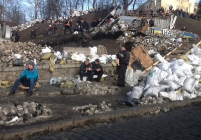 У центрі Києва розібрали вже більшість барикад