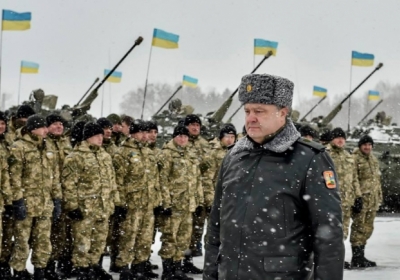 Порошенко призвал НАТО предоставить Украине современное оружие
