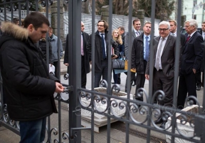 Штайнмайер попал в Администрацию Президента через будку КПП: охранник не смог открыть ворота